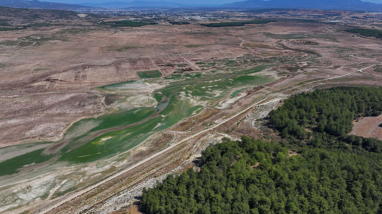İzmir tarihinin en kötüsünü yaşıyor... Ay yüzeyi değil baraj - 5. Resim