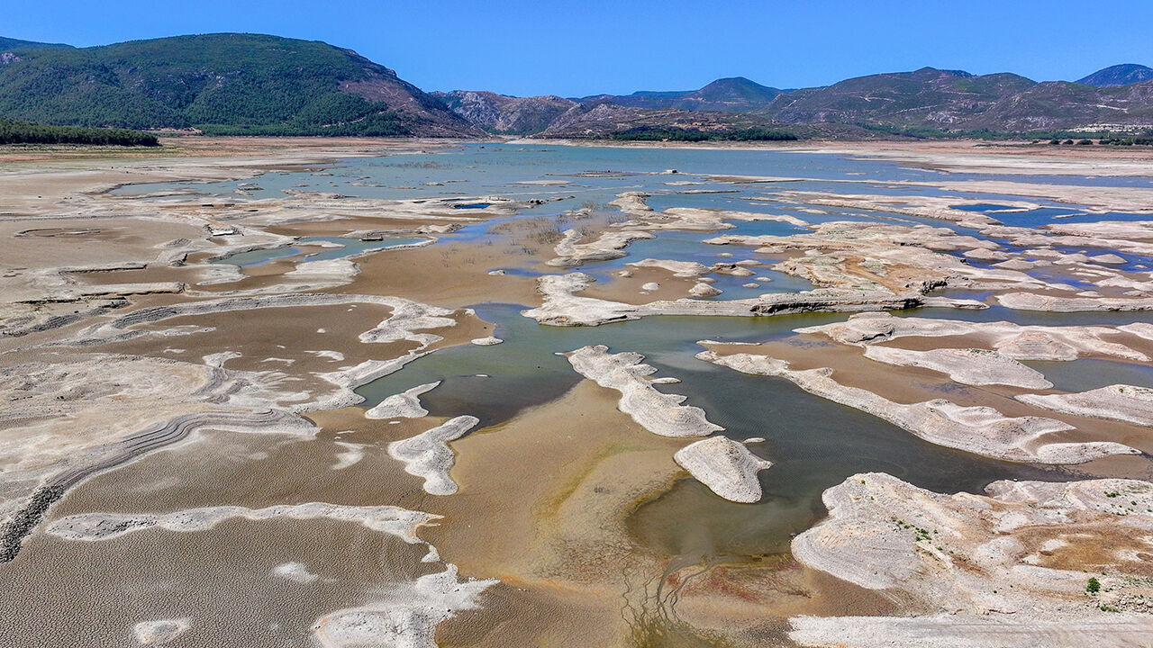 İzmir tarihinin en kötüsünü yaşıyor... Ay yüzeyi değil baraj - 4. Resim