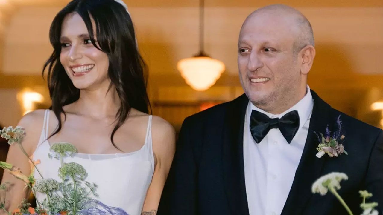 “Meriç Aral ve Serkan Keskin’ın oğlu ‘Güneş’ doğdu! İsminin hikayesi ortaya çıktı “Meriç Aral ve Serkan Keskin’ın oğlu ‘Güneş’ doğdu! İsminin hikayesi ortaya çıktı