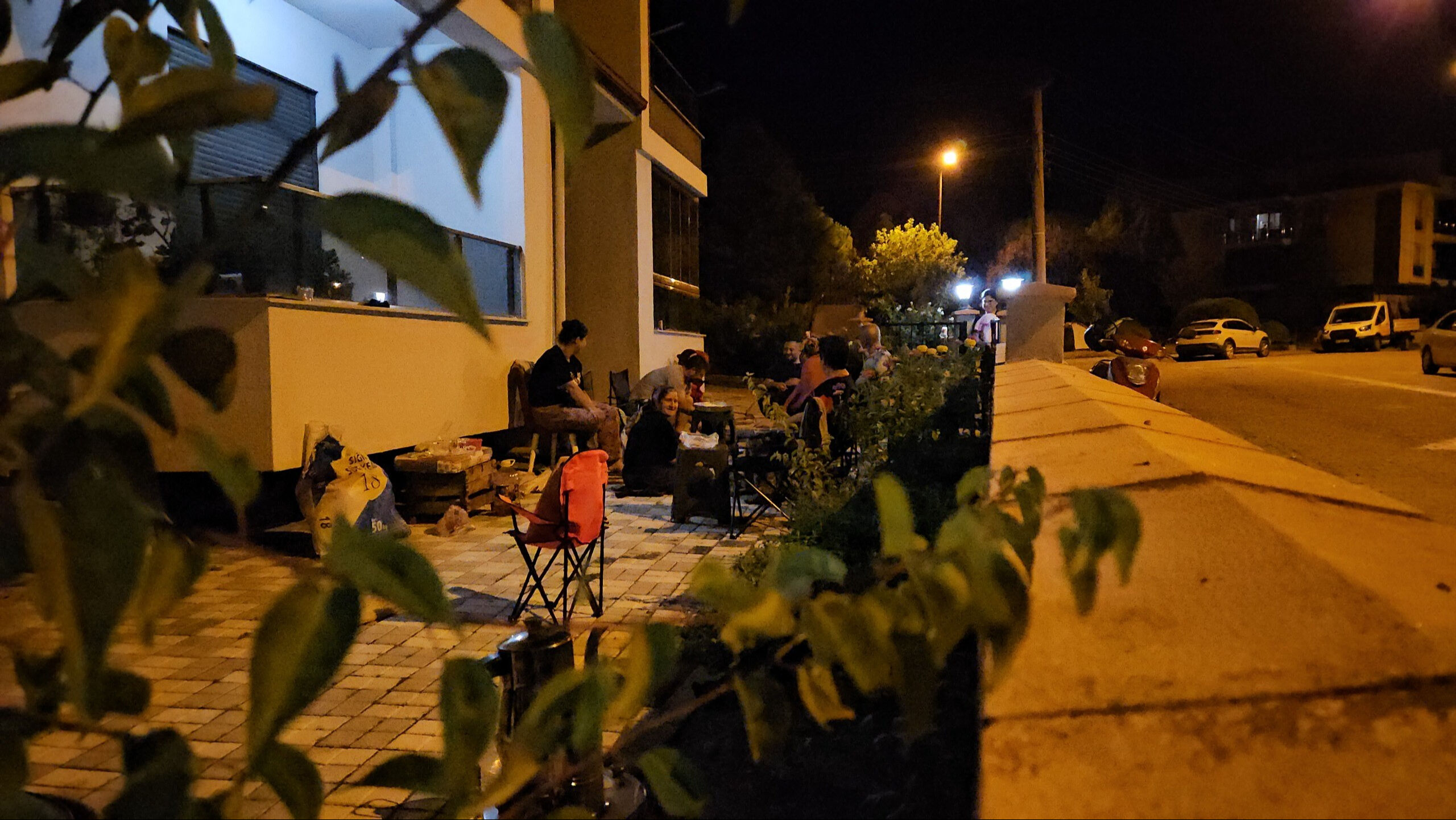 Sındırgı'da artçı sayısı 8 bini geçti! Bölgede çadır hayatı devam ediyor - 1. Resim