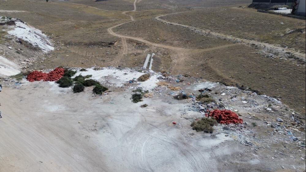 Tonlarcası boş araziye atıldı! Vatandaşlar seçerek evlerine götürdü Tonlarcası boş araziye atıldı! Vatandaşlar seçerek evlerine götürdü - 1. Resim