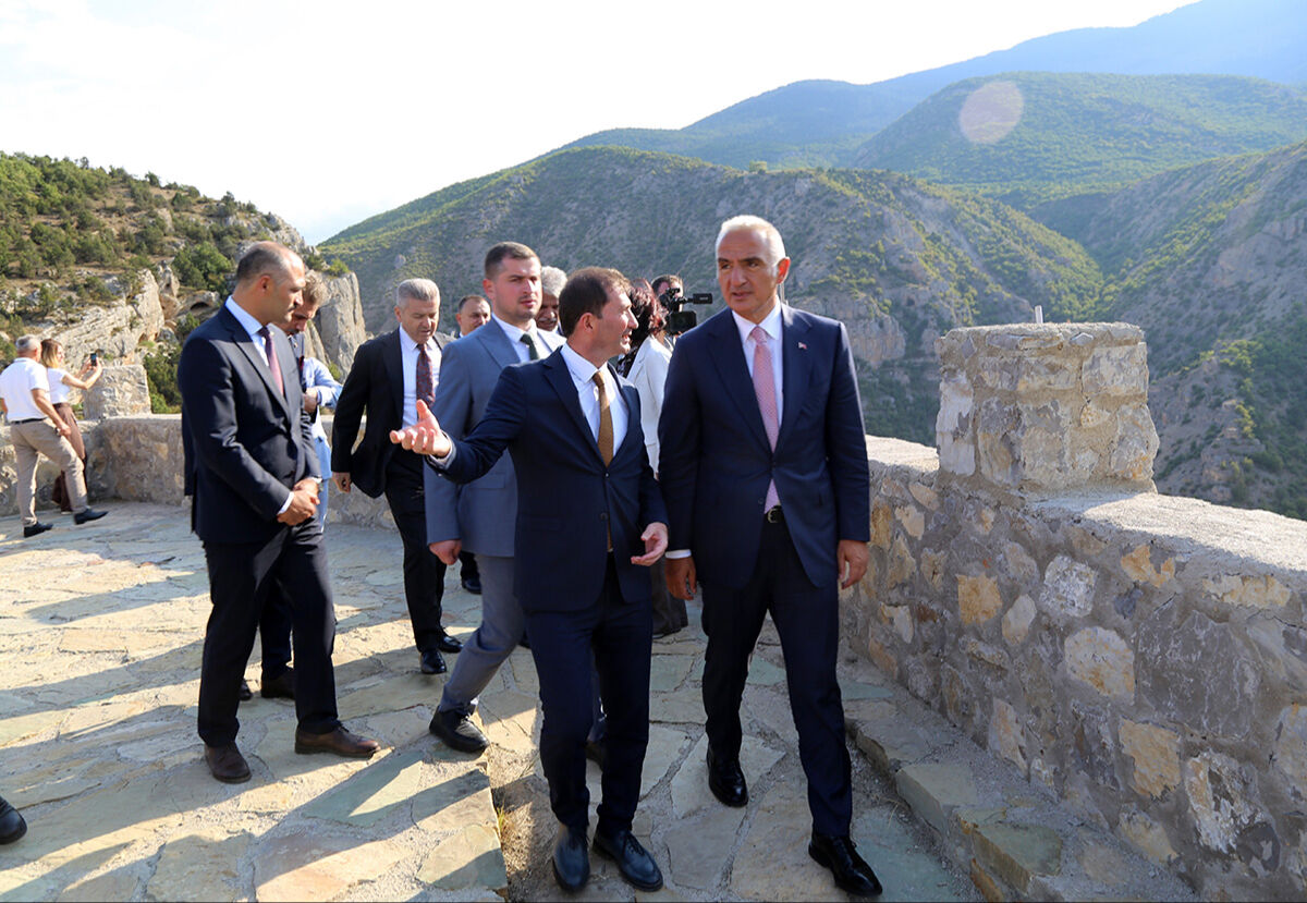 Turizm için kritik ziyaret! Bakan Ersoy Cehennem Deresi Kanyonu'nda Turizm için kritik ziyaret! Bakan Ersoy Cehennem Deresi Kanyonu'nda - 1. Resim