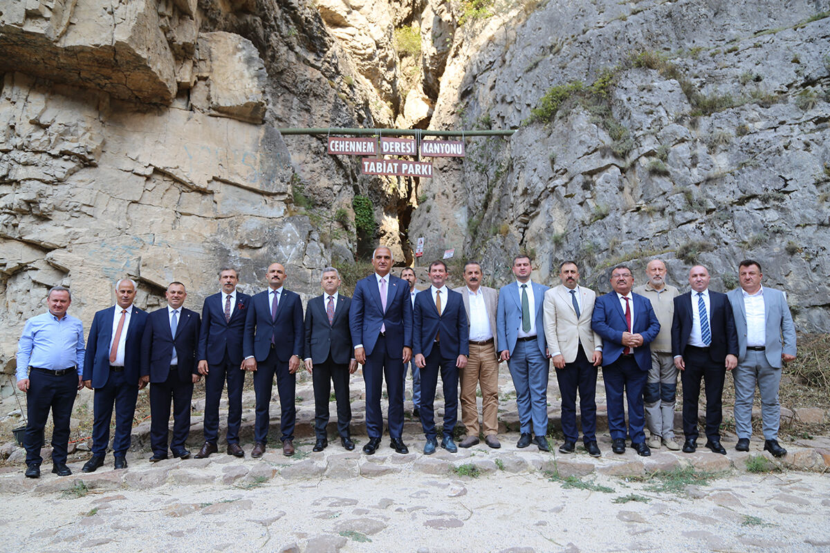 Turizm için kritik ziyaret! Bakan Ersoy Cehennem Deresi Kanyonu'nda Turizm için kritik ziyaret! Bakan Ersoy Cehennem Deresi Kanyonu'nda - 3. Resim
