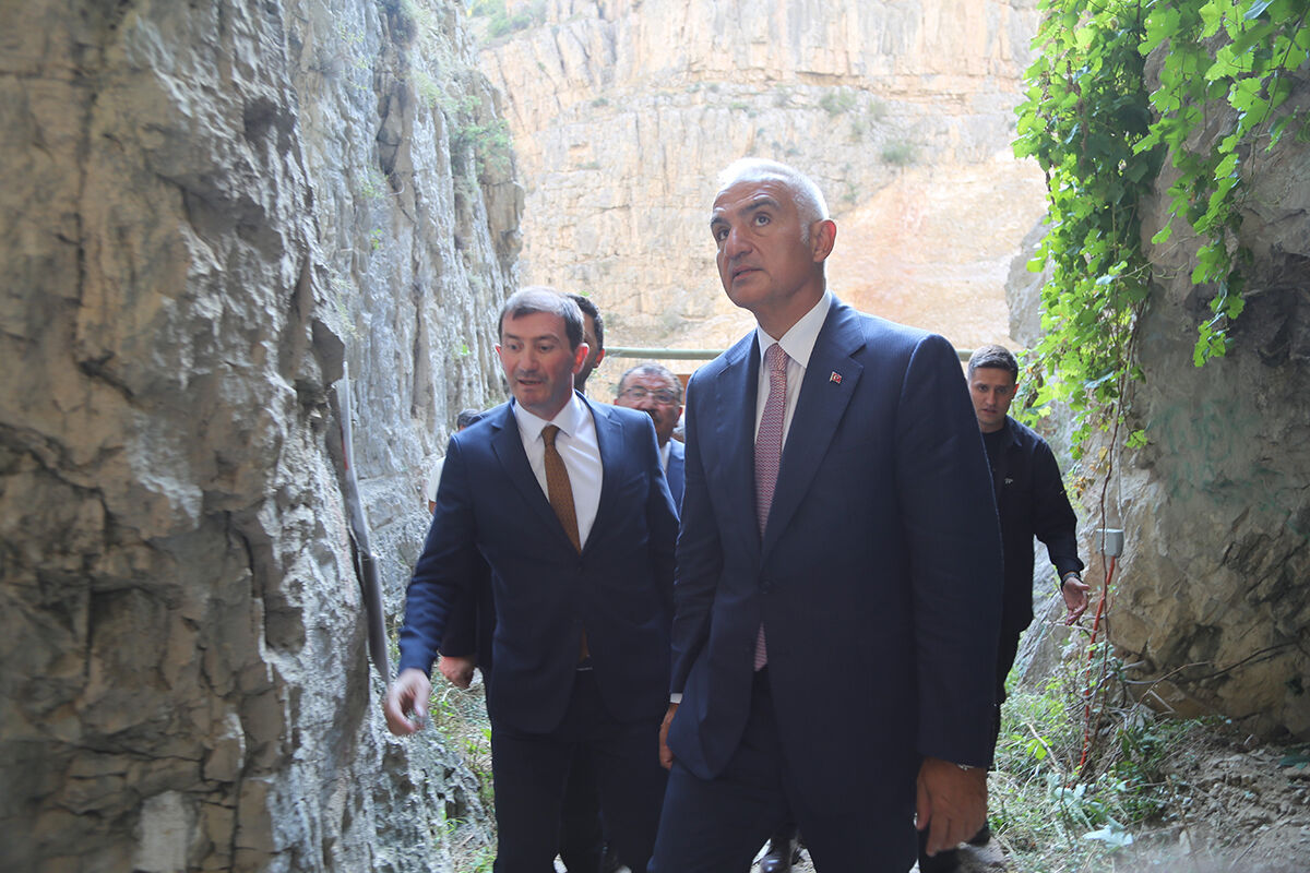 Turizm için kritik ziyaret! Bakan Ersoy Cehennem Deresi Kanyonu'nda Turizm için kritik ziyaret! Bakan Ersoy Cehennem Deresi Kanyonu'nda - 2. Resim