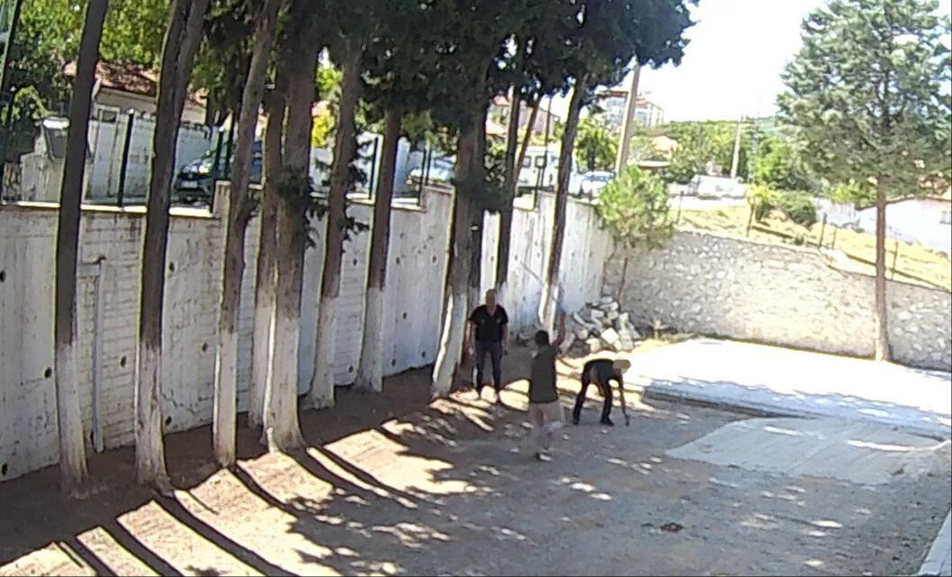 Zabıtaları sopayla darbeden belediye başkanı şimdi yandı! Görevden alınmasını isteyecekler Zabıtaları sopayla darbeden belediye başkanı şimdi yandı! "Görevden alınsın" başvurusu yapacaklar - 1. Resim