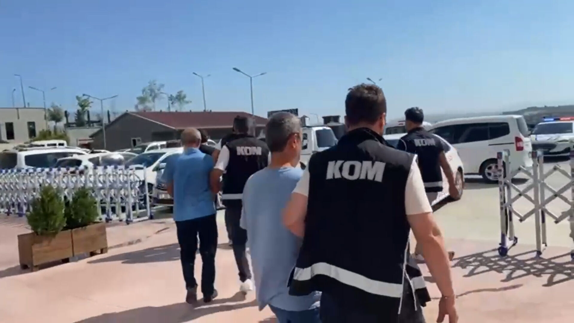 50 milyar liralık satış engellendi! Gayrimenkulleri vatandaşa sahte belgeyle satıyorlardı 50 milyar liralık satış engellendi! Gayrimenkullerini vatandaşa sahte belgeyle satıyorlardı - 1. Resim