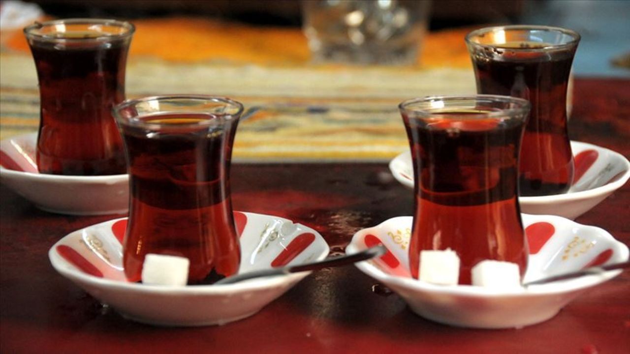 ÇAYKUR'dan çaya son 3 ayda 3. zam! Yeni fiyatlar bugünden geçerli... ÇAYKUR'dan çaya son 3 ayda 3. zam! Yeni fiyatlar bugünden geçerli...