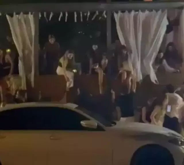 Ezgi Mola'nın eski eşi Mustafa Aksakallı ayağından vurulmuştu… Koltuk değnekleriyle görüntülendi - 2. Resim