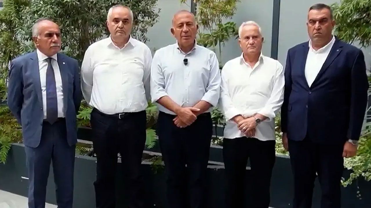 Hasan Babacan'ın ardından Müjdat Gürbüz de CHP İstanbul İl Başkanlığı yönetiminden çekildi Hasan Babacan'ın ardından Müjdat Gürbüz de CHP İstanbul İl Başkanlığı yönetiminden çekildi