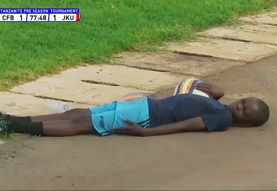 Herkes hareketsiz kaldı, kameraman bile yere yattı! Maçta büyük panik: O anlar kamerada - 2. Resim