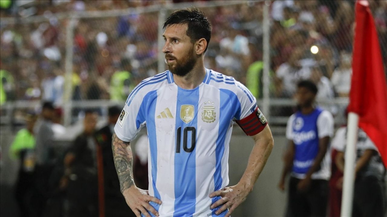Messi futbolu bıraktı mı? Arjantin formasıyla son iç saha maçına çıktı Messi futbolu bıraktı mı? Arjantin formasıyla son iç saha maçına çıktı