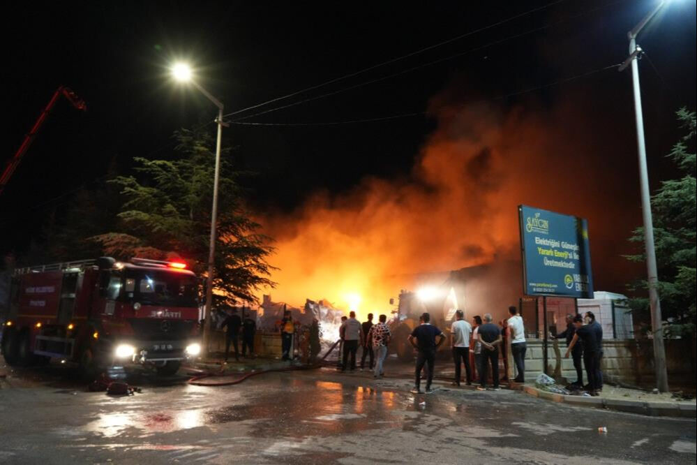 Niğde'de yangın nerede çıktı? Niğde OSB yangınında son dakika gelişmesi! - 2. Resim