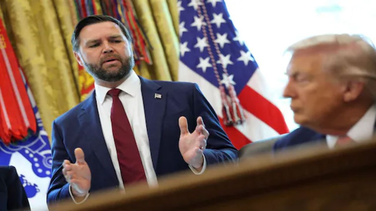 Trump ve Vance’in telefonları hacklendi! Çin’den ABD'ye görülmemiş siber saldırı Trump ve Vance’in telefonları hacklendi! Çin’den ABD'ye görülmemiş siber saldırı