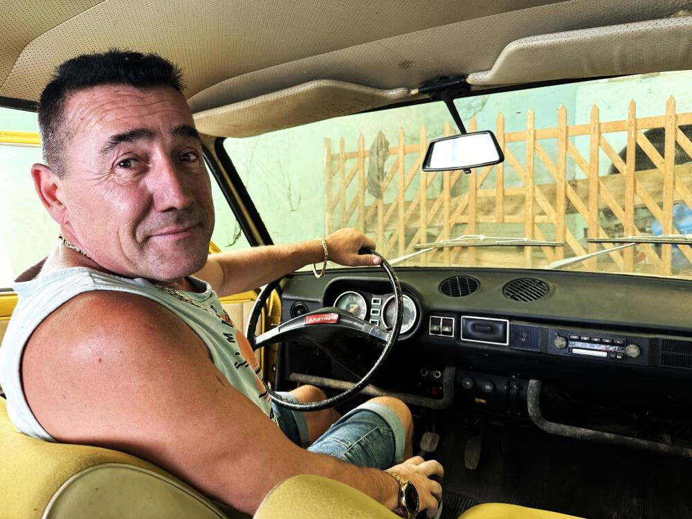 44 yıldır kapalı garajda saklıyordu! Daha 23 bin kilometrede... Türkiye'de tek - 2. Resim