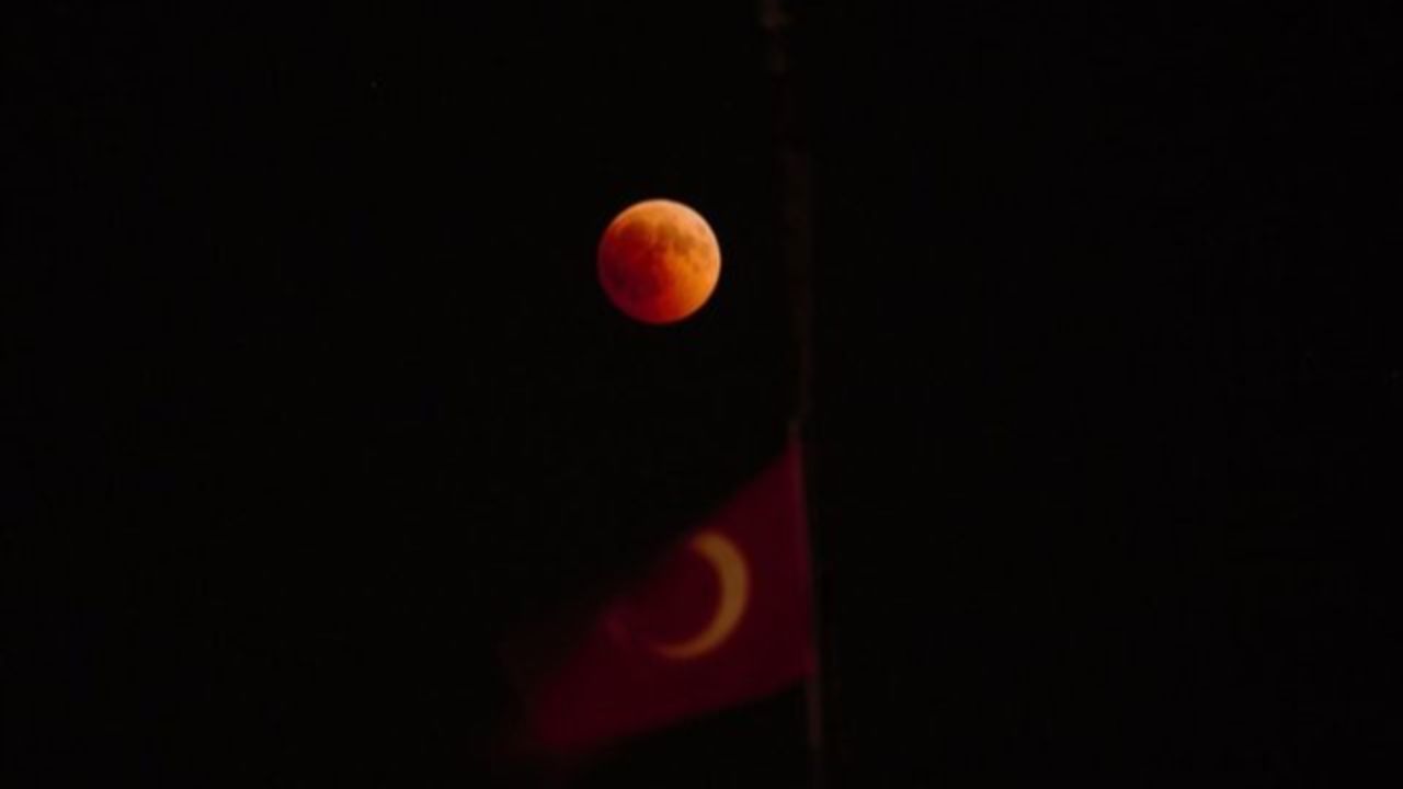 7 Eylül Ay Tutulması saat kaçta, Kanlı Ay Tutulması nasıl ve nereden izlenir? Türkiye'den görülebilecek! 7 Eylül Ay Tutulması saat kaçta, Kanlı Ay Tutulması nasıl ve nereden izlenir? Türkiye'den görülebilecek!