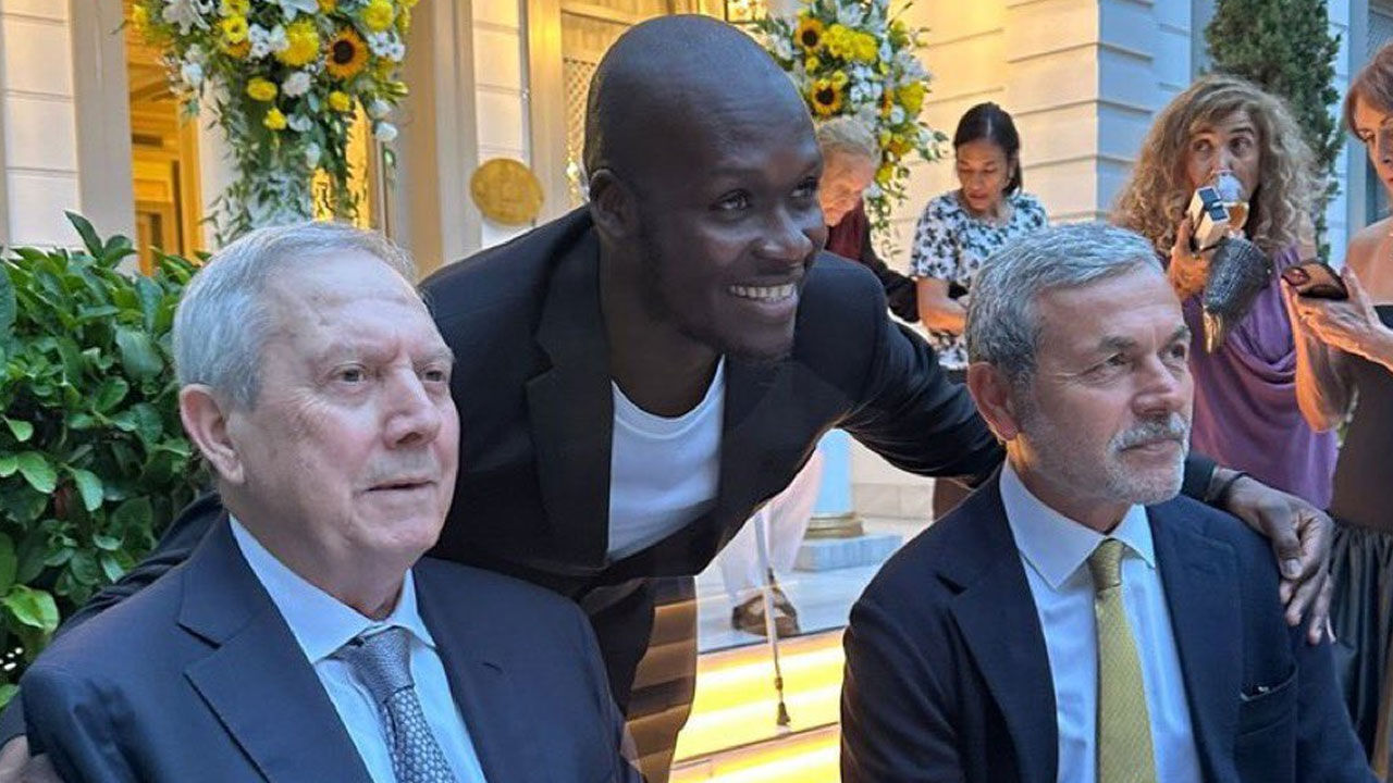Aziz Yıldırım ve Aykut Kocaman bir araya geldi: İşte o fotoğraf Aziz Yıldırım ve Aykut Kocaman bir araya geldi: İşte o fotoğraf - 1. Resim