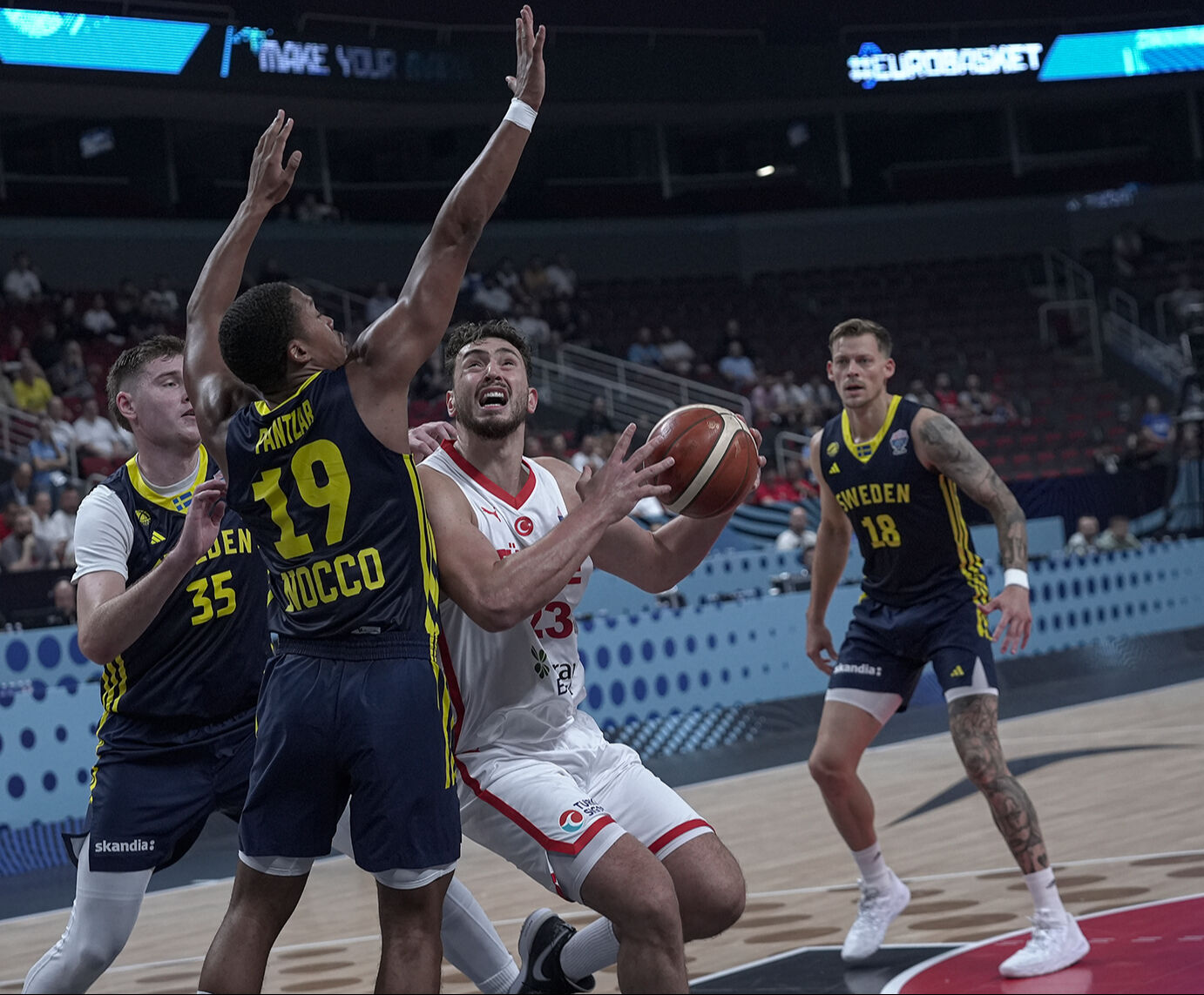 Bir zafer de 12 Dev Adam'dan: Avrupa Şampiyonası'nda 6'da 6 ile çeyrek finaldeyiz - 2. Resim