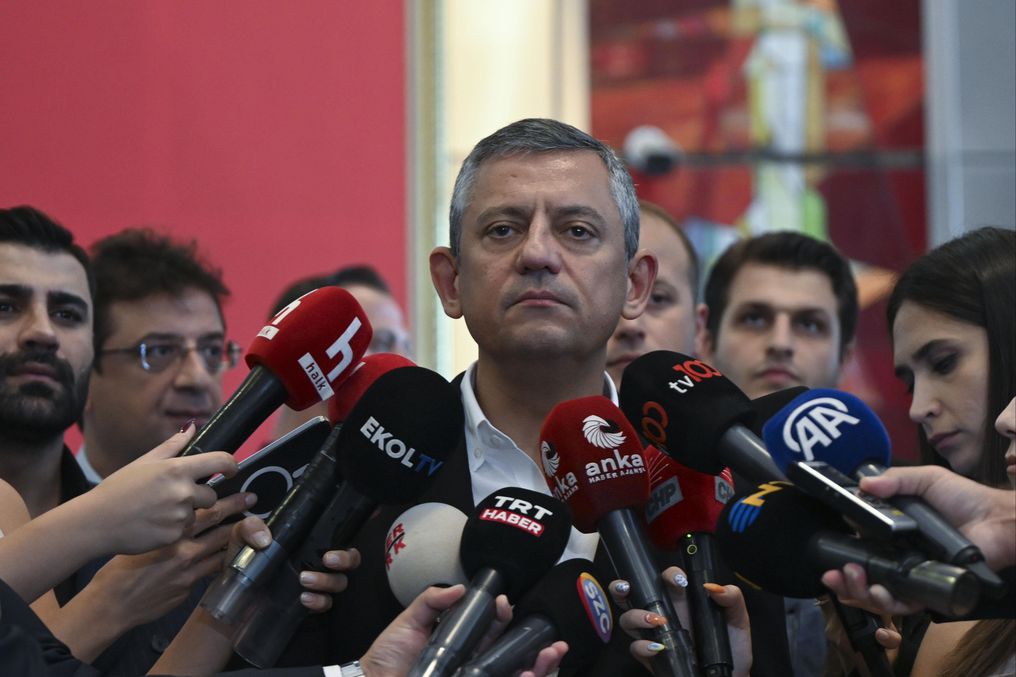 CHP'ye kayyım atanırsa ne olacak? Özgür Özel'den açıklama: 6 gün durur CHP'ye kayyım atanırsa ne olacak? Özgür Özel'den açıklama: 6 gün durur - 1. Resim