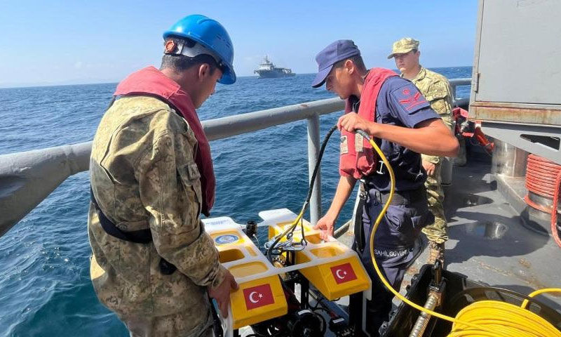 Halit Yukay’a veda! Kıvanç Tatlıtuğ yakın dostunu gözyaşlarıyla uğurladı - 2. Resim