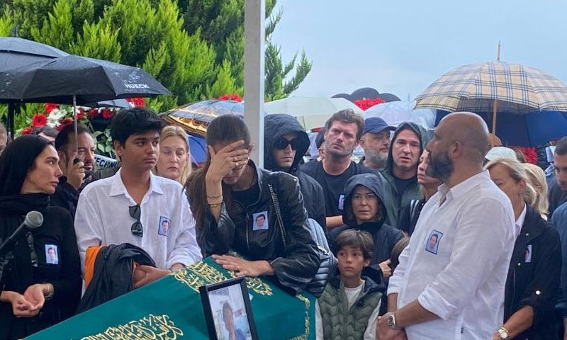 Halit Yukay’a veda! Kıvanç Tatlıtuğ yakın dostunu gözyaşlarıyla uğurladı - 10. Resim