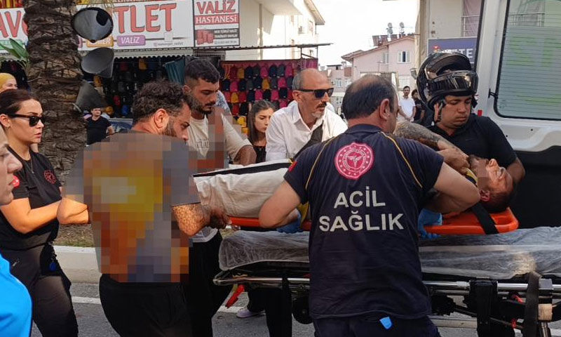 ‘Selamlaşma’ kazayla bitti! Kuryelerin çarpıştığı anlar saniye saniye kamerada… ‘Selamlaşma’ kazayla bitti! Kuryelerin çarpıştığı anlar saniye saniye kamerada… - 1. Resim