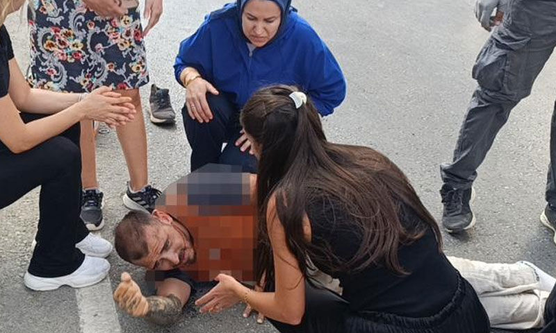 ‘Selamlaşma’ kazayla bitti! Kuryelerin çarpıştığı anlar saniye saniye kamerada… ‘Selamlaşma’ kazayla bitti! Kuryelerin çarpıştığı anlar saniye saniye kamerada… - 3. Resim