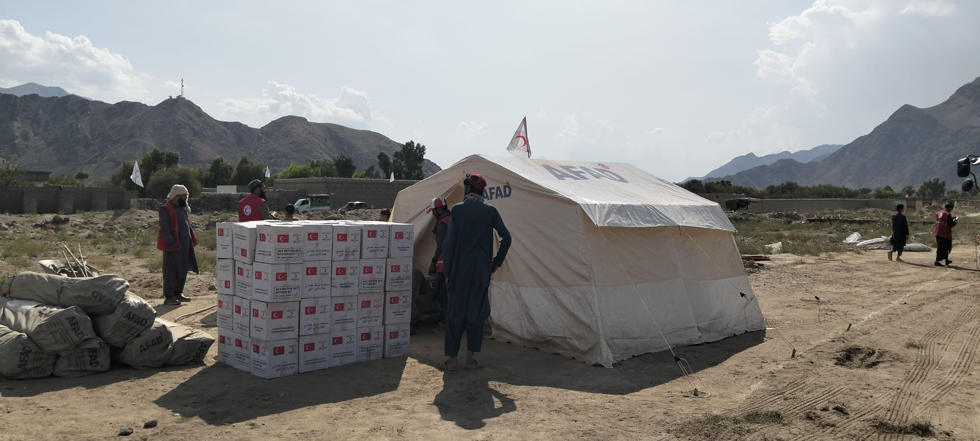 Türkiye'nin gönderdiği yardımlar Afganistan'a ulaştı! Deprem felaketinde binlerce kişi ölmüştü - 1. Resim