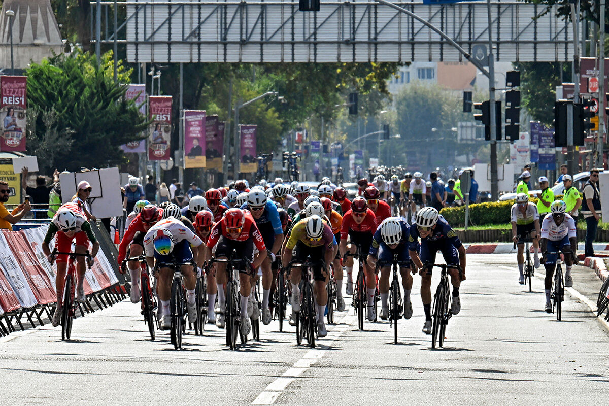 417 kilometre pedal çevirdiler! Uluslararası İstanbul Bisiklet Turu tamamlandı 417 kilometre pedal çevirdiler! Uluslararası İstanbul Bisiklet Turu tamamlandı - 1. Resim
