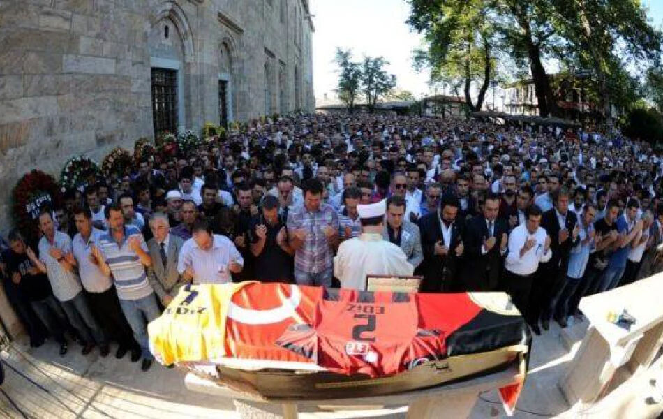 Ediz Bahtiyaroğlu neden öldü, kaç yaşındaydı? Ediz Bahtiyaroğlu neden öldü, kaç yaşındaydı? - 1. Resim