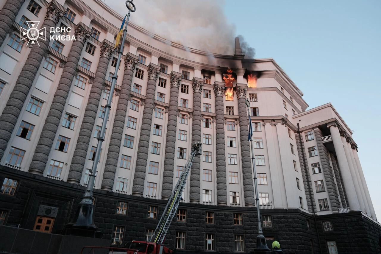 Kiev sabaha kabusla uyandı! Rus İHA'sı hükümet binasına isabet etti: Çok sayıda ölü ve yaralı var Kiev sabaha kabusla uyandı! Rus İHA'sı hükümet binasına isabet etti: Çok sayıda ölü ve yaralı var - 1. Resim