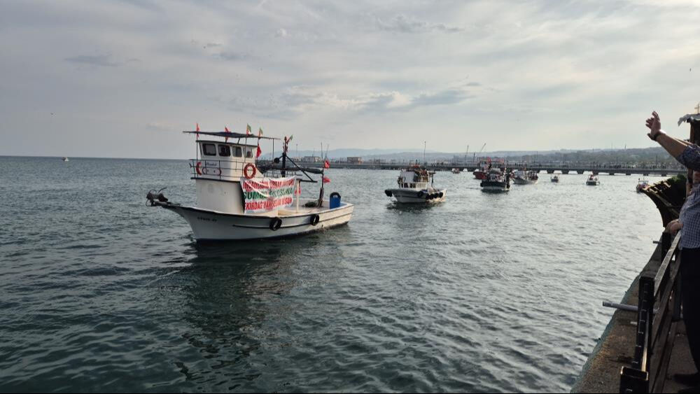 Tekirdağ'da balıkçılardan Sumud filosuna destek: Tekneleri Türk ve Filistin bayraklarıyla donatıp denize açıldılar Tekirdağ'da balıkçılardan Sumud filosuna destek: Tekneleri Türk ve Filistin bayraklarıyla donatıp denize açıldılar - 2. Resim