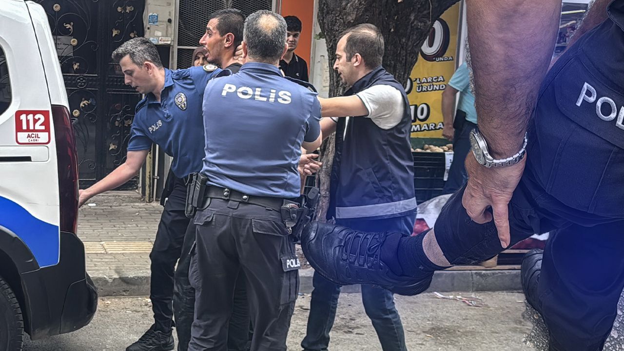 Bursa'da polise akılalmaz saldırı: Önce köpeği sonra kendisi ısırdı! Bursa'da polise akılalmaz saldırı: Önce köpeği sonra kendisi ısırdı!