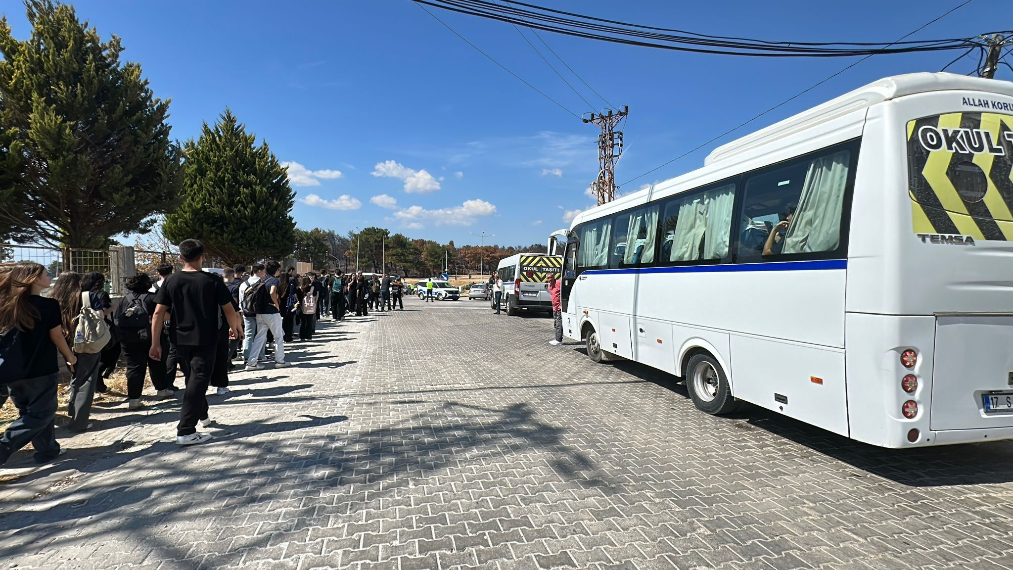 Çanakkale Çınarlı alevlere teslim oldu! 2 okul tahliye edildi Çanakkale Çınarlı alevlere teslim oldu! 2 okul tahliye edildi - 3. Resim
