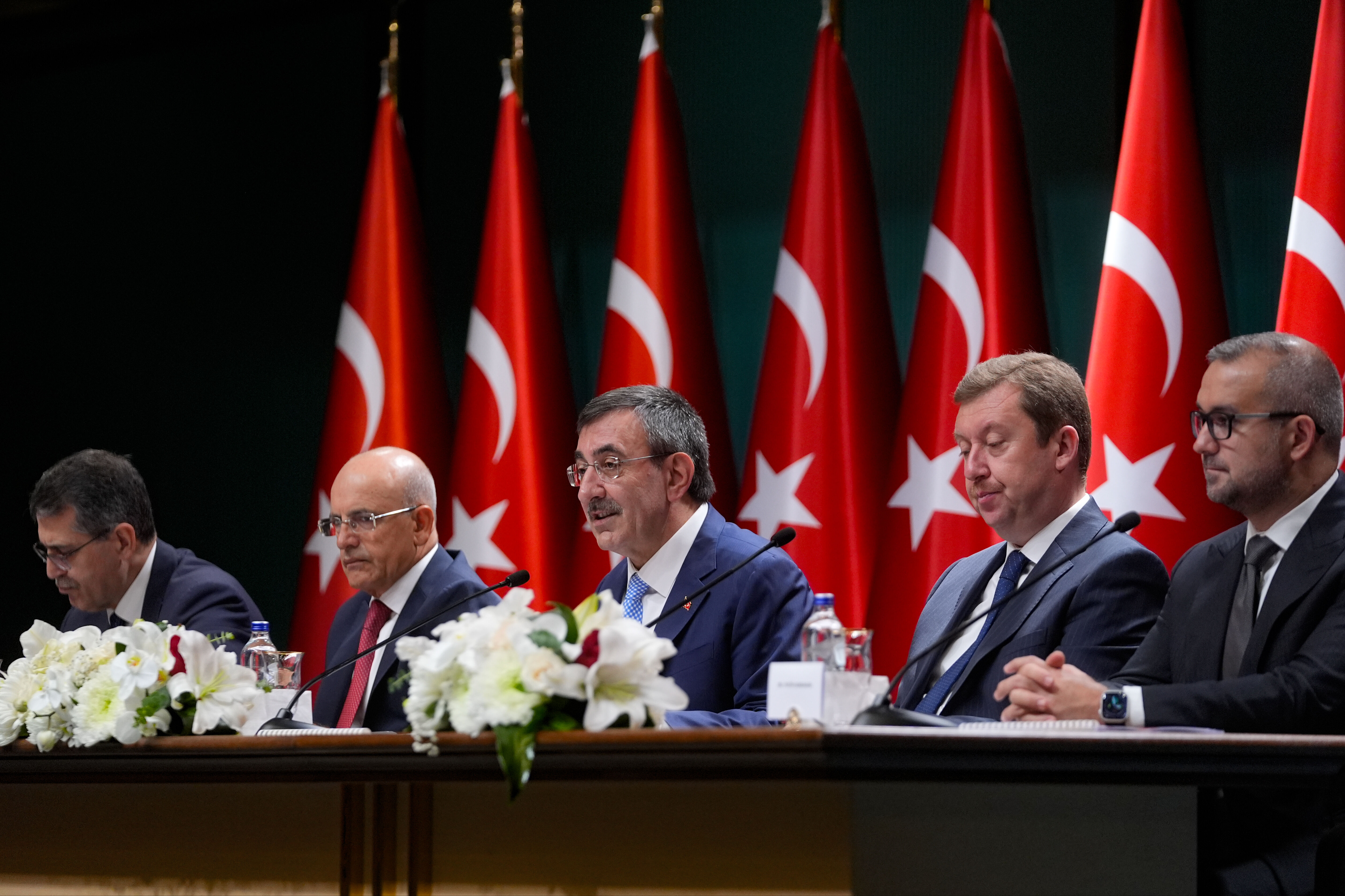 Cumhurbaşkanı Yardımcısı Cevdet Yılmaz OVP'yi açıkladı! Enflasyon, büyüme, cari açık... İşte yıl sonu hedefleri Cumhurbaşkanı Yardımcısı Cevdet Yılmaz OVP'yi açıkladı! Enflasyon, büyüme, cari açık... İşte yıl sonu hedefleri - 2. Resim