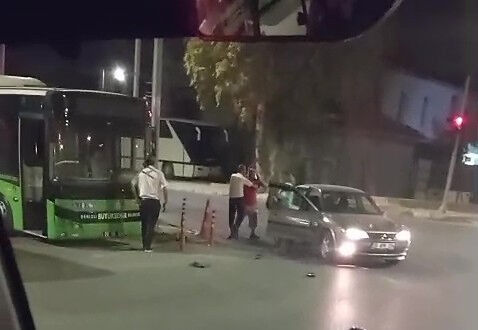 Denizli'de gece yarısı dehşet anları! Talihsiz kadını halk otobüsü şoförleri kurtardı Denizli'de gece yarısı dehşet anları! Talihsiz kadını halk otobüsü şoförleri kurtardı - 2. Resim