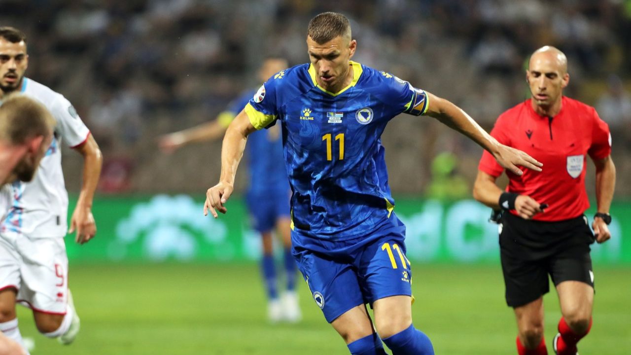 Edin Dzeko durdurulamıyor! Milli takımda 2 gol Edin Dzeko durdurulamıyor! Milli takımda 2 gol