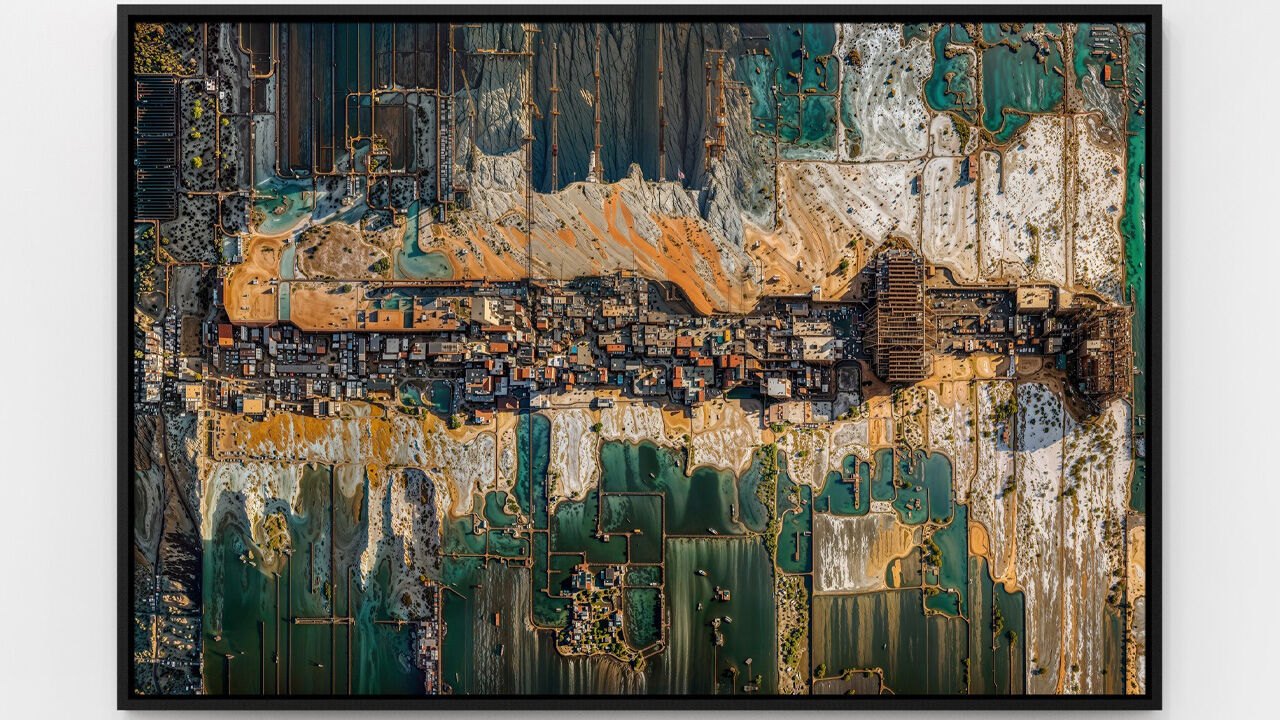 Burtynsky ve Avcıoğlu'ndan ortak sergi: Yapay zekâya rağmen insan gözüne her zaman ihtiyaç var! “Hypertopographics” sergisi 5 Ekim’e kadar New York’taki Heft Gallery’de görülebilecek. Sergideki eserlerden biri ise 24-28 Eylül tarihlerinde yapılacak 20. Contemporary Istanbul çerçevesinde Heft Gallery standında görülebilecek.