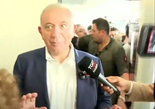 Gürsel Tekin CHP İl Başkanlığı'nda! Su şişesi fırlattılar, kargaşa çıktı Gürsel Tekin CHP İl Başkanlığı'nda! Su şişesi fırlattılar, kargaşa çıktı - 7. Resim