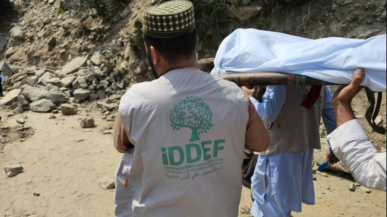 İDDEF, Afganistan’daki depremin yaralarını sarıyor İDDEF, Afganistan’daki depremin yaralarını sarıyor