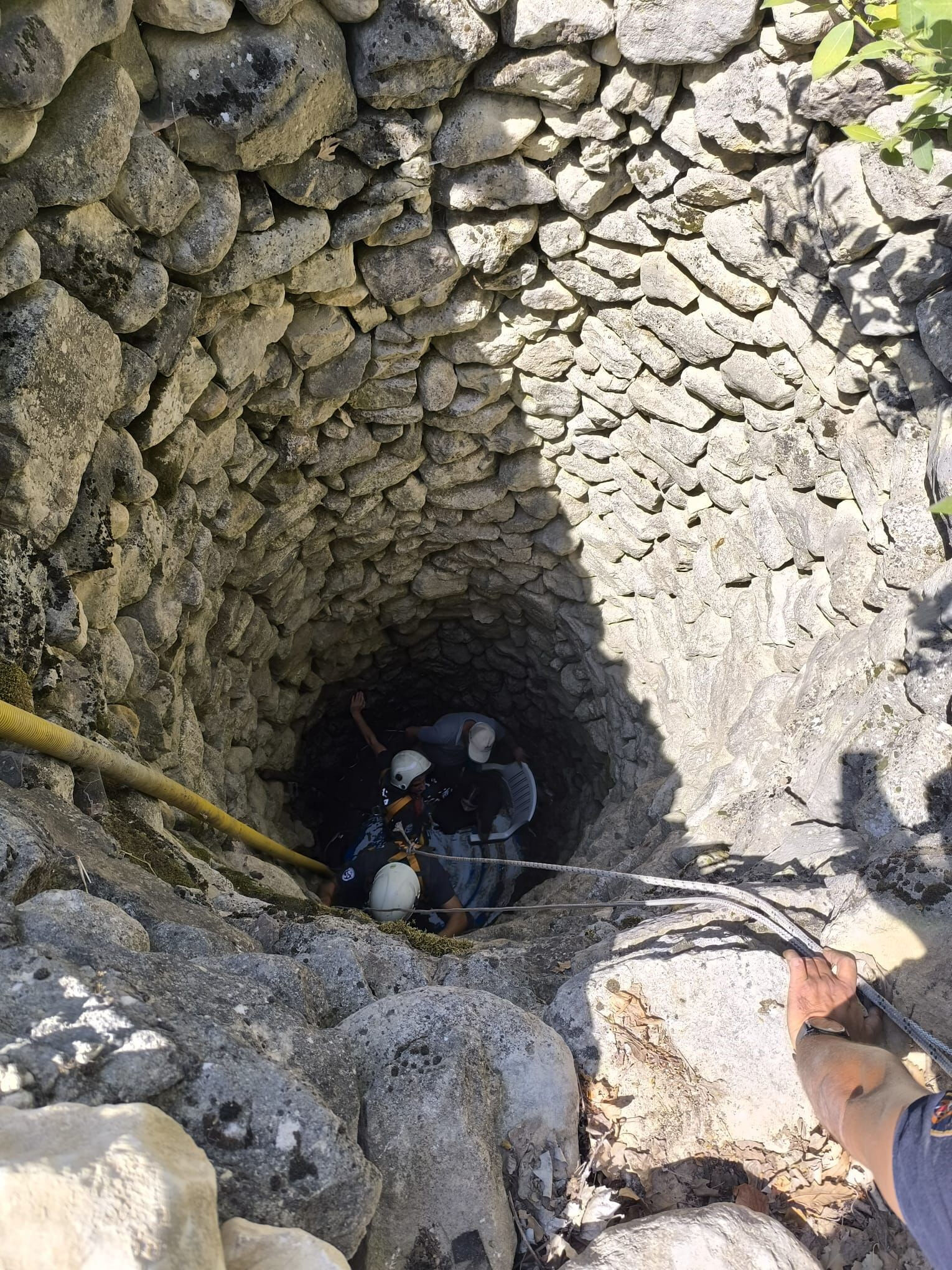 Kuyudan gelen sese koştular! Ekipler zamanla mücadele etti Kuyudan gelen sese koştular! Ekipler zamanla mücadele etti - 2. Resim