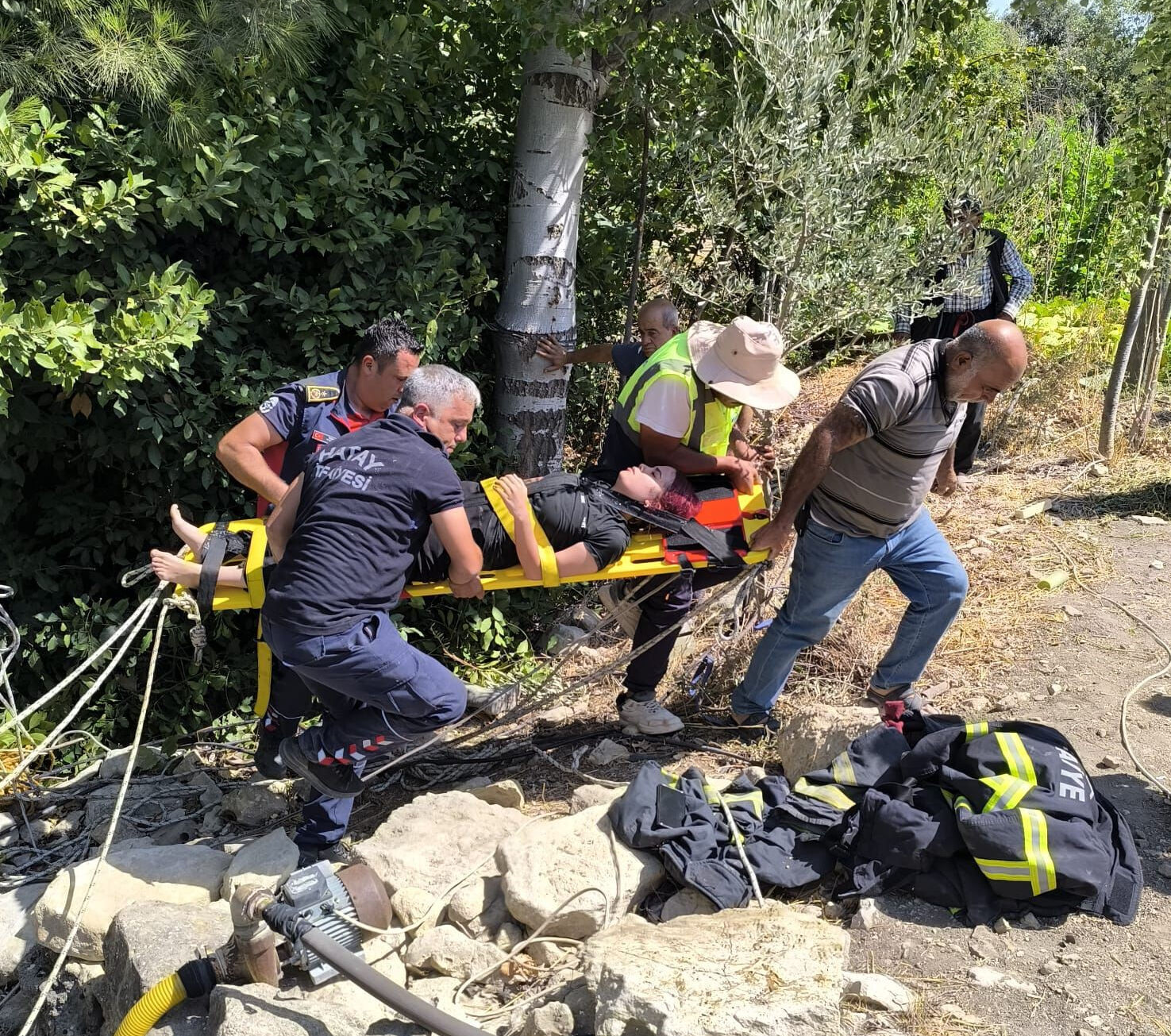 Kuyudan gelen sese koştular! Ekipler zamanla mücadele etti Kuyudan gelen sese koştular! Ekipler zamanla mücadele etti - 1. Resim