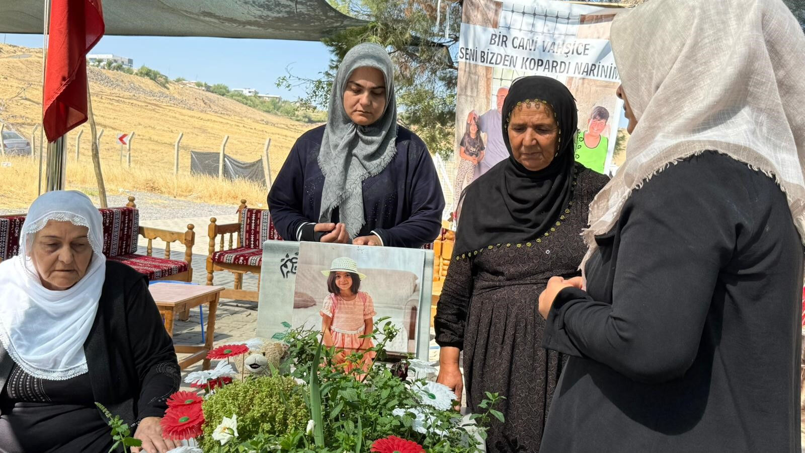 Narin Güran'ın babasından olayın yıldönümünde çarpıcı açıklama: Okula götürmem gerekirken oturuyorum Narin Güran'ın babasından olayın yıldönümünde çarpıcı açıklama: Götürmem gerekirken oturuyorum - 2. Resim