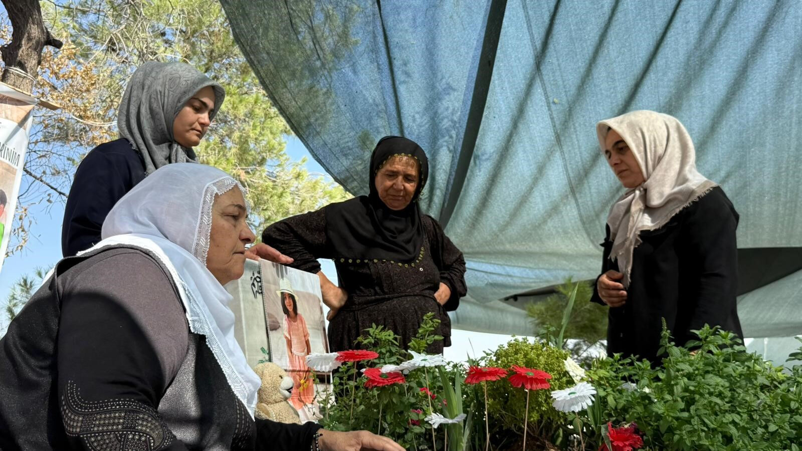 Narin Güran'ın babasından olayın yıldönümünde çarpıcı açıklama: Okula götürmem gerekirken oturuyorum Narin Güran'ın babasından olayın yıldönümünde çarpıcı açıklama: Götürmem gerekirken oturuyorum - 1. Resim