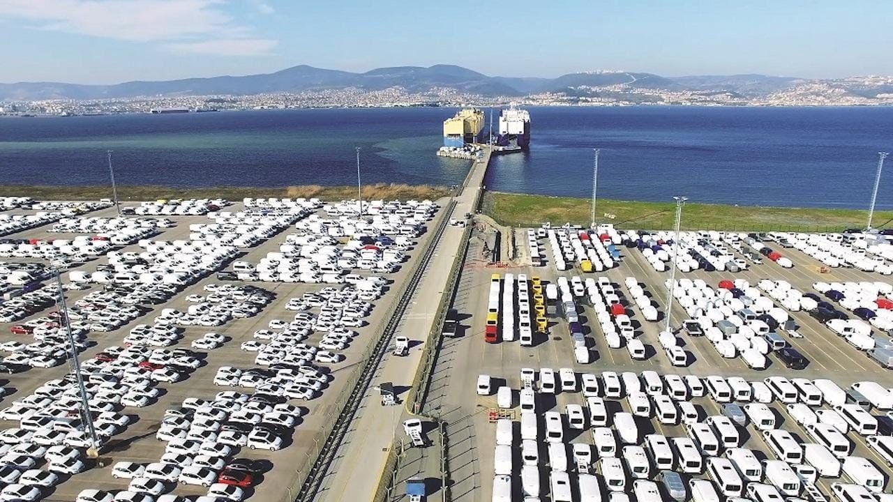 Otomotiv ihracatında ağustos rakamı: 2,7 milyar dolar Otomotiv ihracatında ağustos rakamı: 2,7 milyar dolar