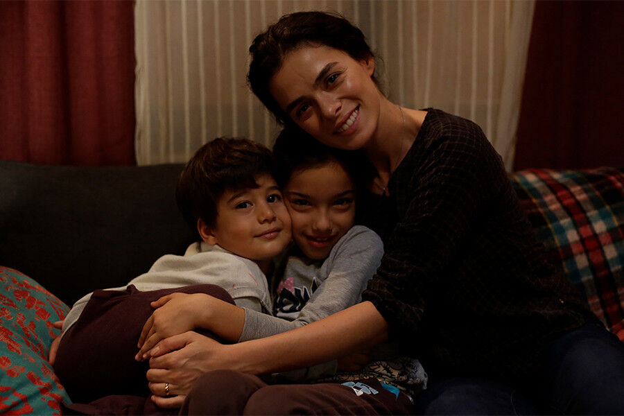 Oyuncu Kübra Süzgün'ün babasından Özge Özpirinçci'ye şok suçlama! Oyuncu Kübra Süzgün'ün babasından Özge Özpirinçci'ye şok suçlama!