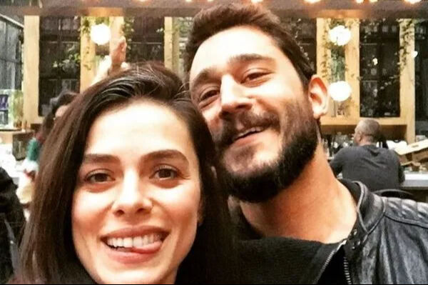 Oyuncu Kübra Süzgün'ün babasından Özge Özpirinçci'ye şok suçlama! Oyuncu Kübra Süzgün'ün babasından Özge Özpirinçci'ye şok suçlama!