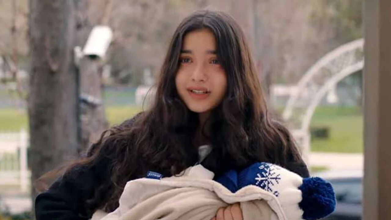 Oyuncu Kübra Süzgün'ün babasından Özge Özpirinçci'ye şok suçlama! Oyuncu Kübra Süzgün'ün babasından Özge Özpirinçci'ye şok suçlama!