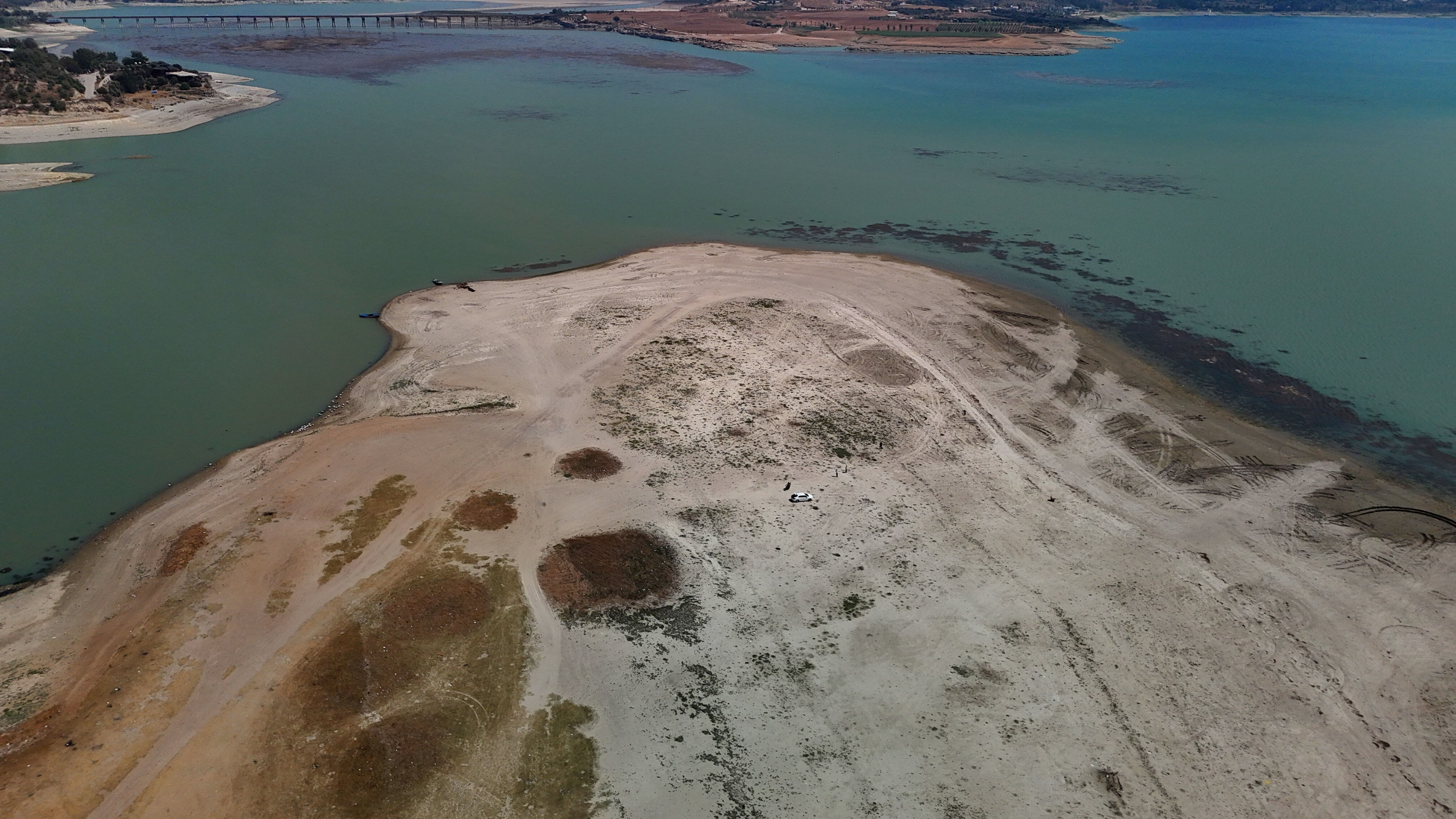 Sular çekildi, 70 yıl sonra ortaya çıktı! Görenler akın etti: Gidip duamızı ettik Sular çekildi, 70 yıl sonra ortaya çıktı! Görenler akın etti: Gidip duamızı ettik - 2. Resim