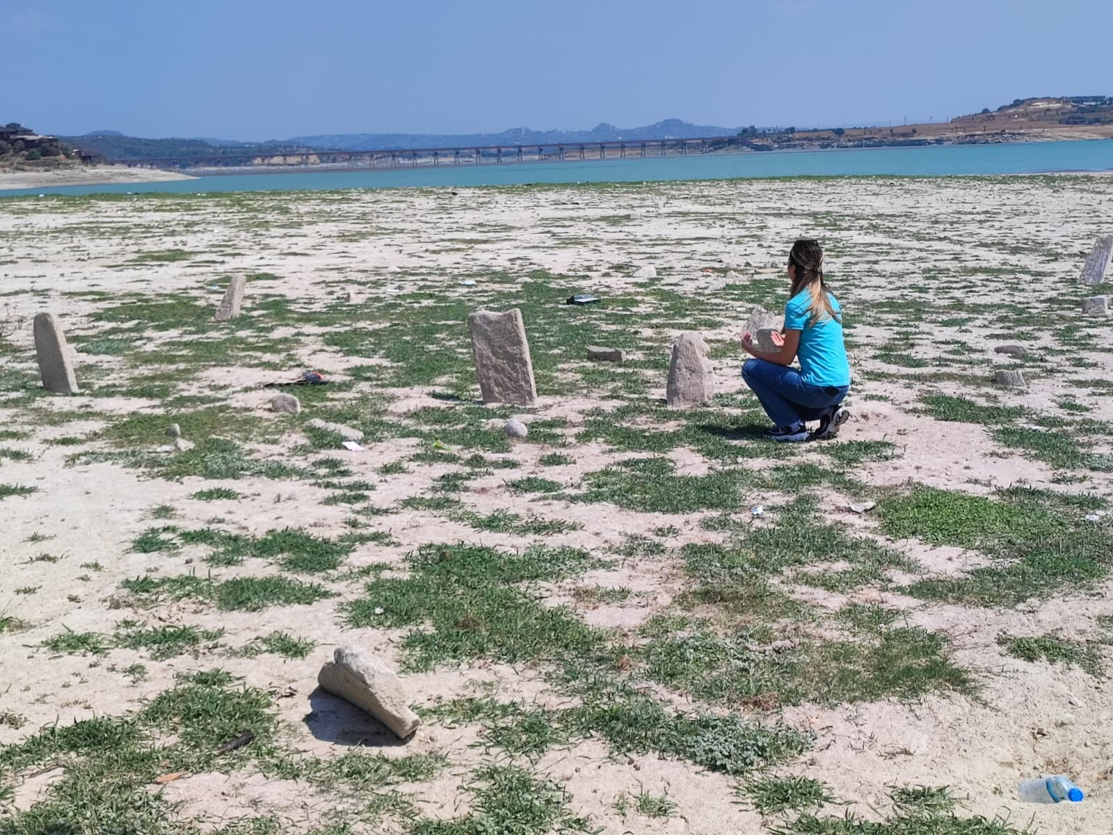 Sular çekildi, 70 yıl sonra ortaya çıktı! Görenler akın etti: Gidip duamızı ettik Sular çekildi, 70 yıl sonra ortaya çıktı! Görenler akın etti: Gidip duamızı ettik - 1. Resim