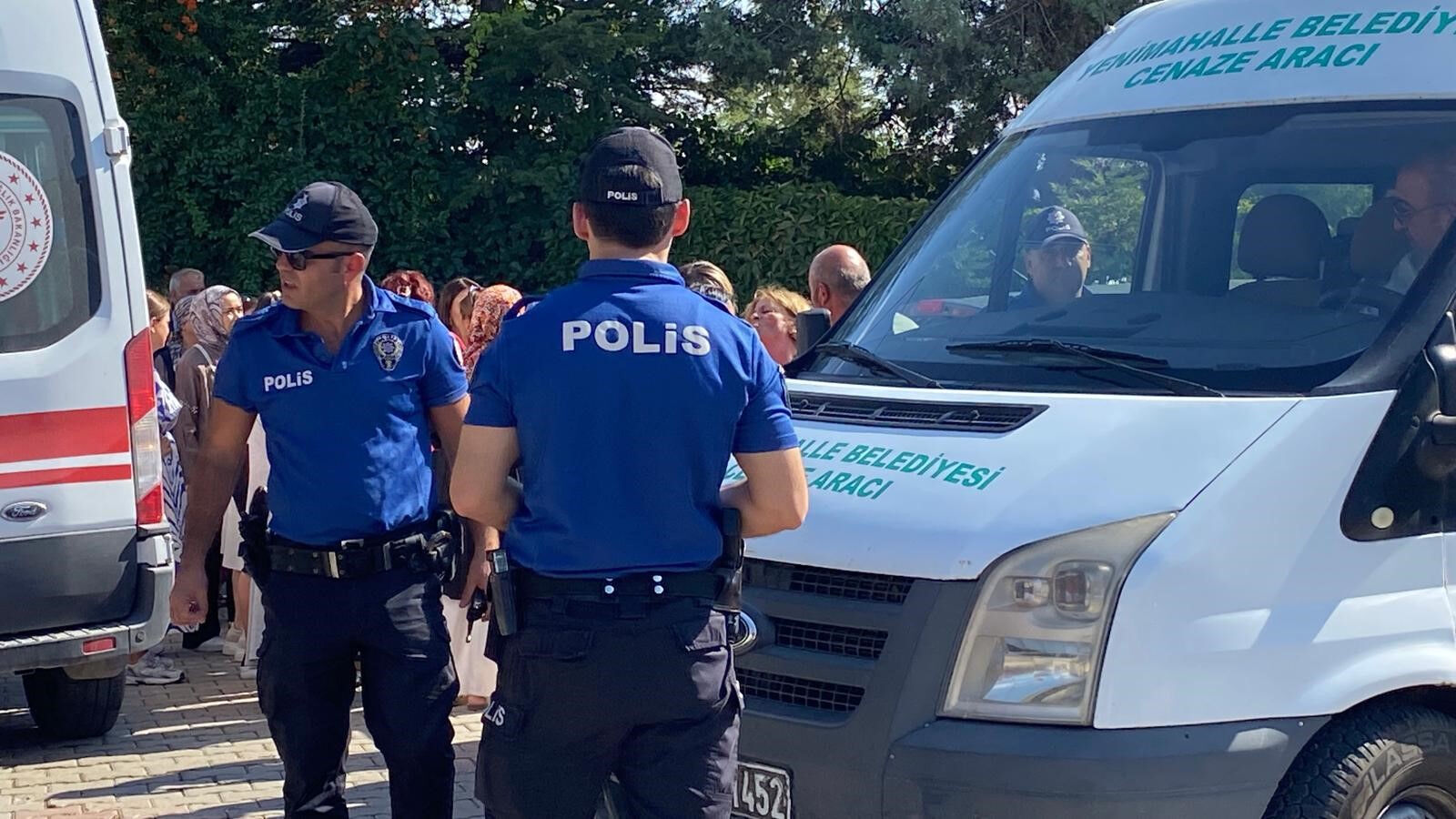 Ankara'da kayınpeder dehşeti! Torunun gözü önünde gelinini katletti Ankara'da kayınpeder dehşeti! Torunun gözü önünde gelinini katletti - 1. Resim